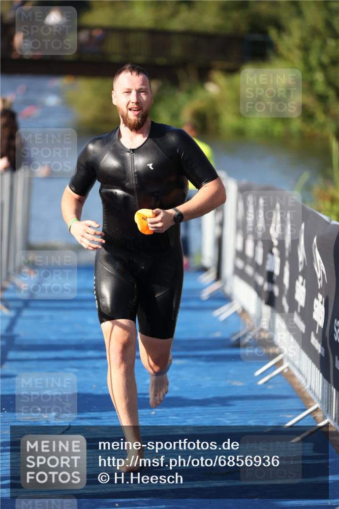 25.08.2024 - Elbe Triathlon Hamburg H.Heesch http://msf.ph/oto/6856936 25.08.2024 09:05:33 Schwimmen 256, 264, 289 meine-sportfotos.de