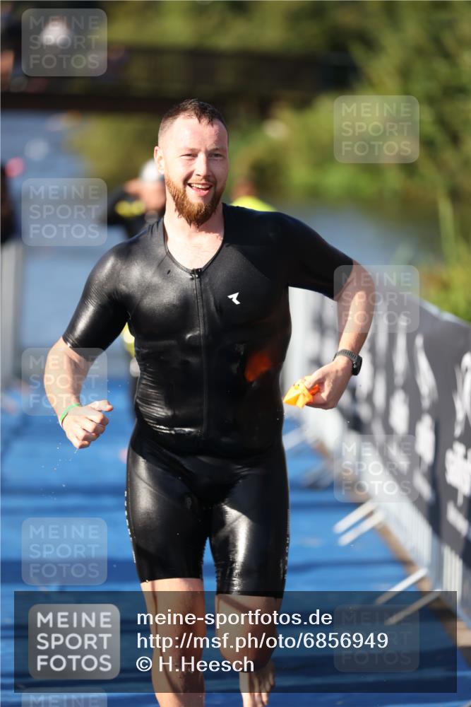 25.08.2024 - Elbe Triathlon Hamburg H.Heesch http://msf.ph/oto/6856949 25.08.2024 09:05:34 Schwimmen 256, 264, 289 meine-sportfotos.de