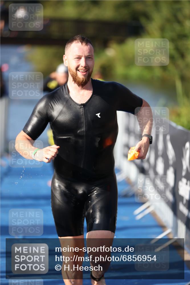 25.08.2024 - Elbe Triathlon Hamburg H.Heesch http://msf.ph/oto/6856954 25.08.2024 09:05:34 Schwimmen 256, 264, 289 meine-sportfotos.de