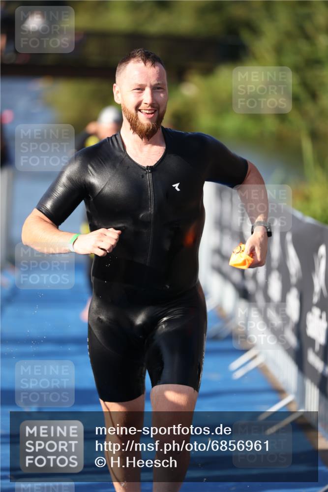 25.08.2024 - Elbe Triathlon Hamburg H.Heesch http://msf.ph/oto/6856961 25.08.2024 09:05:34 Schwimmen 256, 264, 289 meine-sportfotos.de