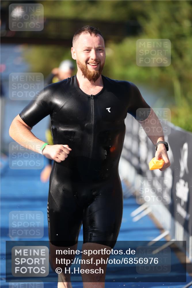 25.08.2024 - Elbe Triathlon Hamburg H.Heesch http://msf.ph/oto/6856976 25.08.2024 09:05:34 Schwimmen 256, 264, 289 meine-sportfotos.de