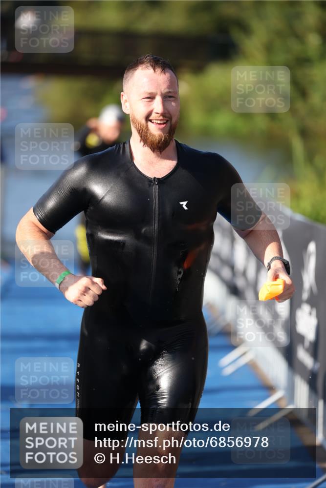 25.08.2024 - Elbe Triathlon Hamburg H.Heesch http://msf.ph/oto/6856978 25.08.2024 09:05:34 Schwimmen 256, 264, 289 meine-sportfotos.de