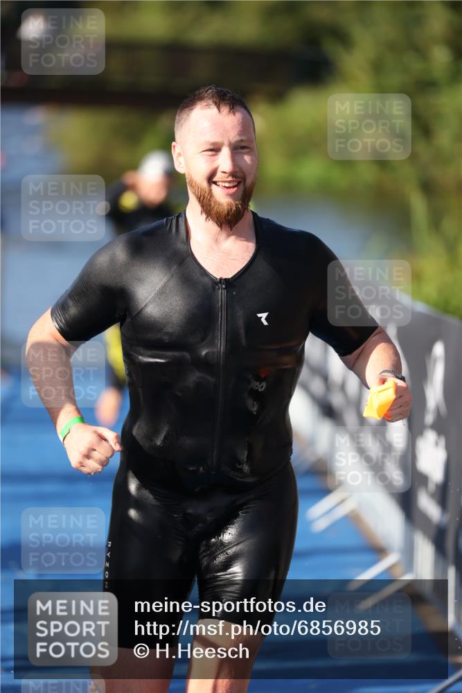 25.08.2024 - Elbe Triathlon Hamburg H.Heesch http://msf.ph/oto/6856985 25.08.2024 09:05:34 Schwimmen 256, 264, 289 meine-sportfotos.de