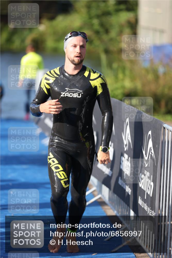 25.08.2024 - Elbe Triathlon Hamburg H.Heesch http://msf.ph/oto/6856997 25.08.2024 09:05:37 Schwimmen 256, 264, 289 meine-sportfotos.de
