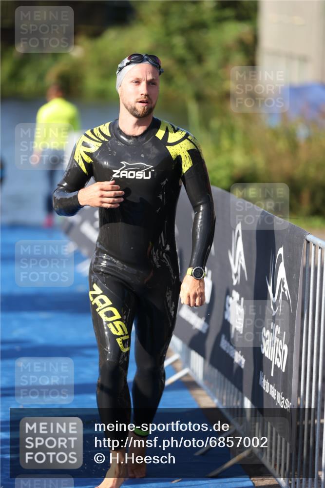 25.08.2024 - Elbe Triathlon Hamburg H.Heesch http://msf.ph/oto/6857002 25.08.2024 09:05:37 Schwimmen 256, 264, 289 meine-sportfotos.de