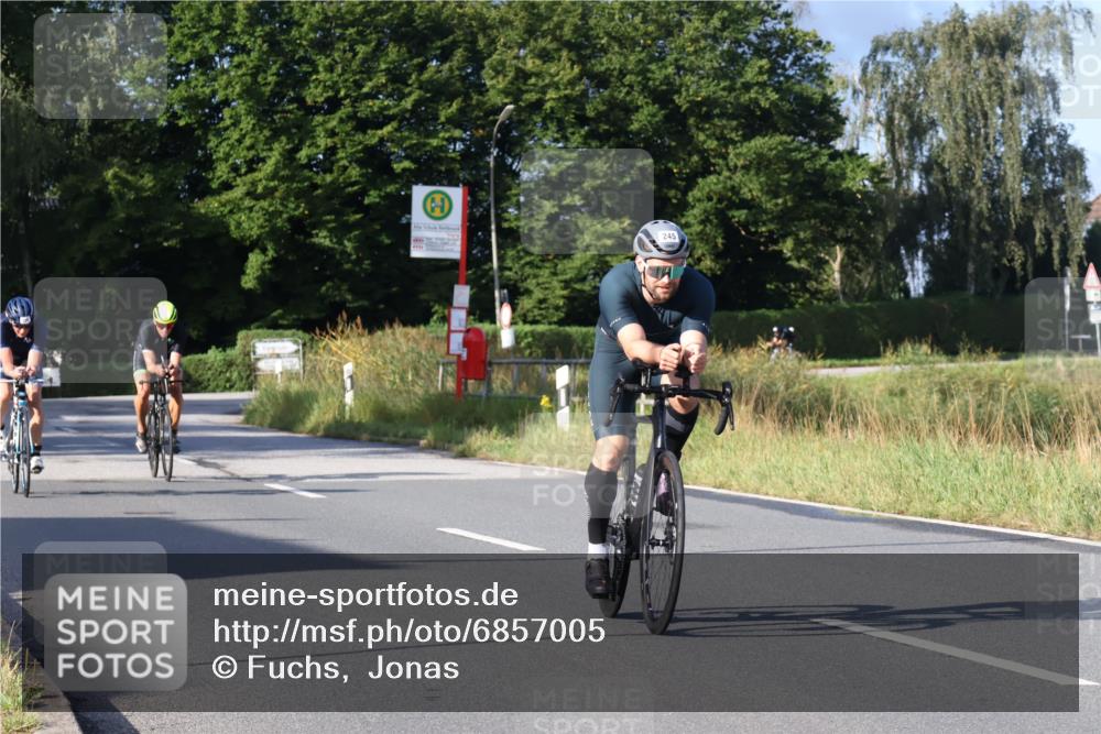 25.08.2024 - Elbe Triathlon Hamburg Fuchs,  Jonas http://msf.ph/oto/6857005 25.08.2024 09:20:39 Radfahren 316, 159, 245, 80, 433 meine-sportfotos.de