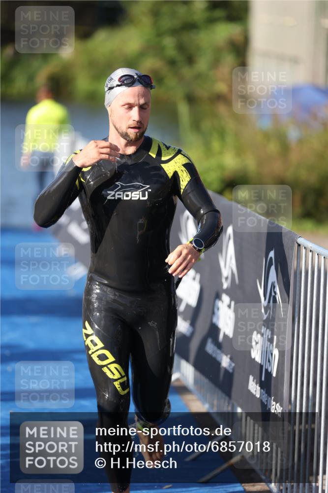 25.08.2024 - Elbe Triathlon Hamburg H.Heesch http://msf.ph/oto/6857018 25.08.2024 09:05:37 Schwimmen 256, 264, 289 meine-sportfotos.de