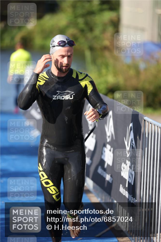 25.08.2024 - Elbe Triathlon Hamburg H.Heesch http://msf.ph/oto/6857024 25.08.2024 09:05:37 Schwimmen 256, 264, 289 meine-sportfotos.de