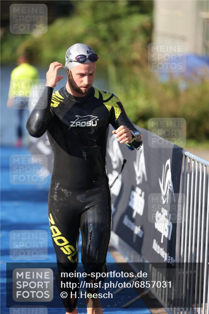 25.08.2024 - Elbe Triathlon Hamburg H.Heesch http://msf.ph/oto/6857031 25.08.2024 09:05:37 Schwimmen 256, 264, 289 meine-sportfotos.de
