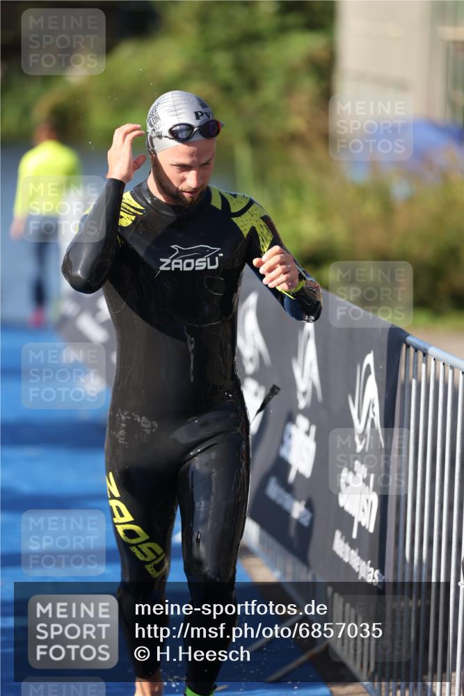 25.08.2024 - Elbe Triathlon Hamburg H.Heesch http://msf.ph/oto/6857035 25.08.2024 09:05:37 Schwimmen 256, 264, 289 meine-sportfotos.de