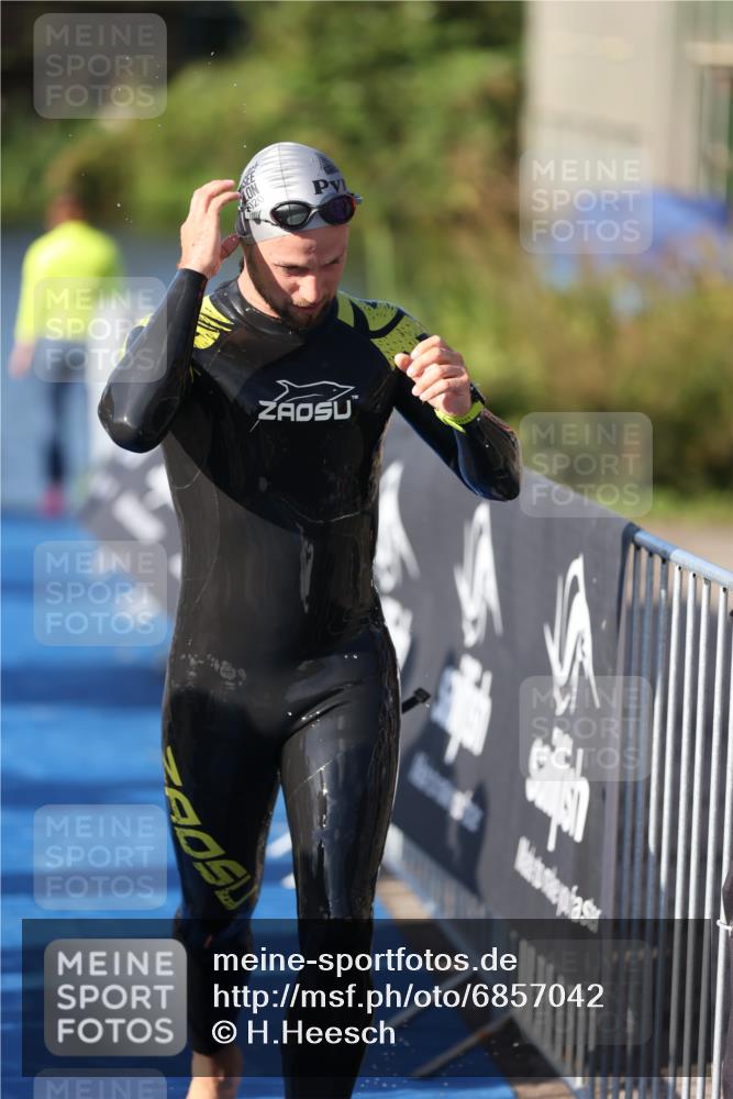 25.08.2024 - Elbe Triathlon Hamburg H.Heesch http://msf.ph/oto/6857042 25.08.2024 09:05:37 Schwimmen 256, 264, 289 meine-sportfotos.de