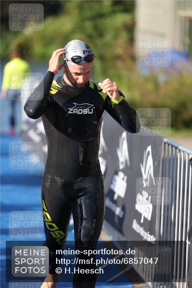 25.08.2024 - Elbe Triathlon Hamburg H.Heesch http://msf.ph/oto/6857047 25.08.2024 09:05:37 Schwimmen 256, 264, 289 meine-sportfotos.de