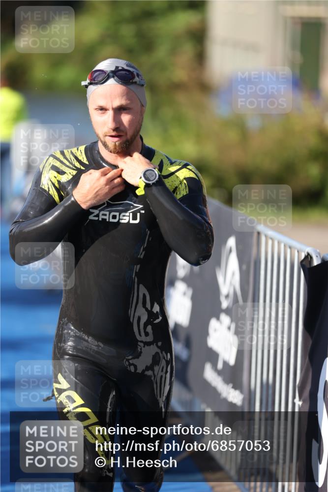 25.08.2024 - Elbe Triathlon Hamburg H.Heesch http://msf.ph/oto/6857053 25.08.2024 09:05:37 Schwimmen 256, 264, 289 meine-sportfotos.de