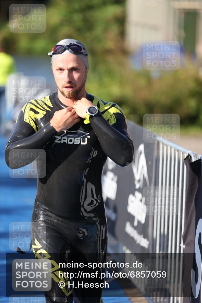 25.08.2024 - Elbe Triathlon Hamburg H.Heesch http://msf.ph/oto/6857059 25.08.2024 09:05:38 Schwimmen 256, 264, 289 meine-sportfotos.de