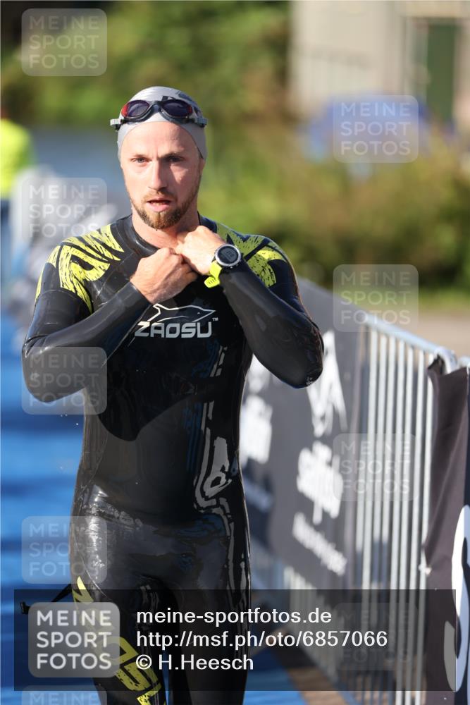 25.08.2024 - Elbe Triathlon Hamburg H.Heesch http://msf.ph/oto/6857066 25.08.2024 09:05:38 Schwimmen 256, 264, 289 meine-sportfotos.de