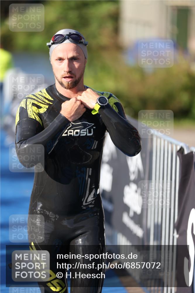 25.08.2024 - Elbe Triathlon Hamburg H.Heesch http://msf.ph/oto/6857072 25.08.2024 09:05:38 Schwimmen 256, 264, 289 meine-sportfotos.de