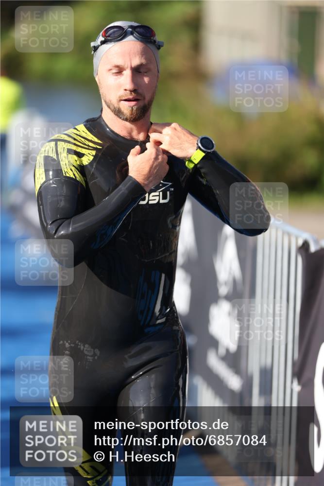 25.08.2024 - Elbe Triathlon Hamburg H.Heesch http://msf.ph/oto/6857084 25.08.2024 09:05:38 Schwimmen 256, 264, 289 meine-sportfotos.de