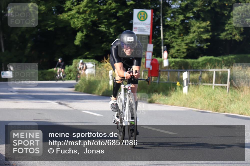 25.08.2024 - Elbe Triathlon Hamburg Fuchs,  Jonas http://msf.ph/oto/6857086 25.08.2024 09:20:48 Radfahren 424 meine-sportfotos.de