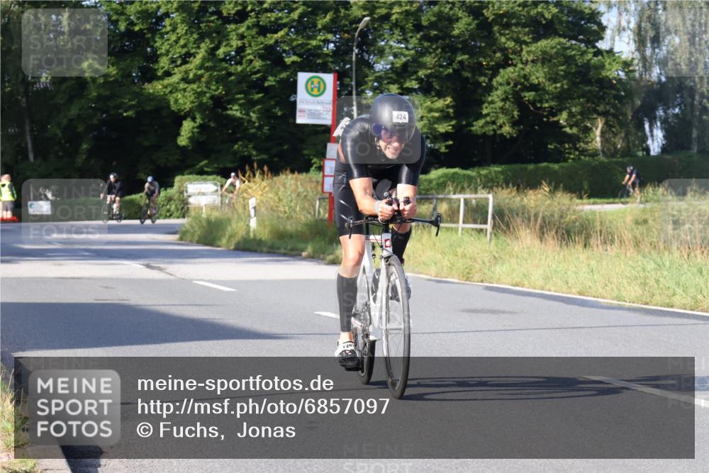 25.08.2024 - Elbe Triathlon Hamburg Fuchs,  Jonas http://msf.ph/oto/6857097 25.08.2024 09:20:49 Radfahren 424, 100 meine-sportfotos.de