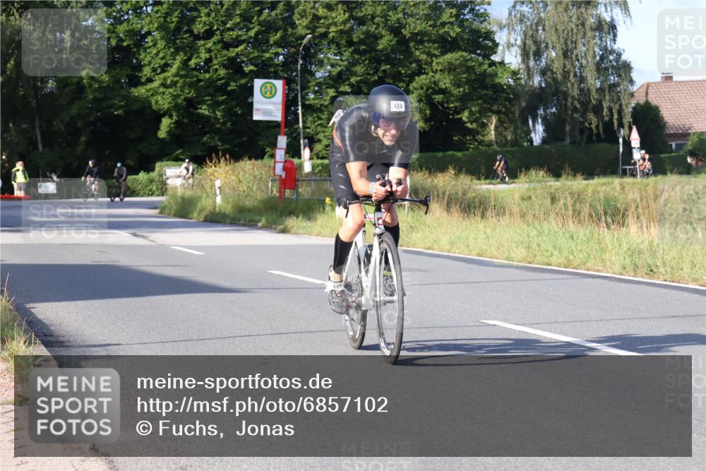 25.08.2024 - Elbe Triathlon Hamburg Fuchs,  Jonas http://msf.ph/oto/6857102 25.08.2024 09:20:49 Radfahren 424, 100 meine-sportfotos.de