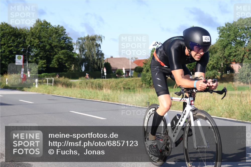 25.08.2024 - Elbe Triathlon Hamburg Fuchs,  Jonas http://msf.ph/oto/6857123 25.08.2024 09:20:49 Radfahren 424, 100 meine-sportfotos.de