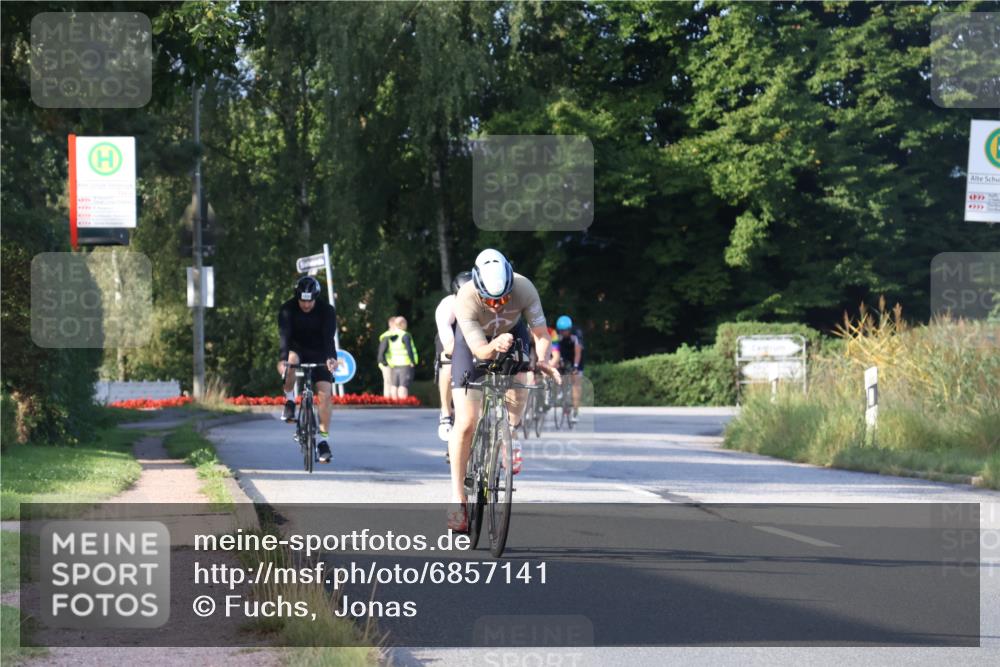 25.08.2024 - Elbe Triathlon Hamburg Fuchs,  Jonas http://msf.ph/oto/6857141 25.08.2024 09:20:54 Radfahren 424, 100, 203, 1850, 89, 399 meine-sportfotos.de