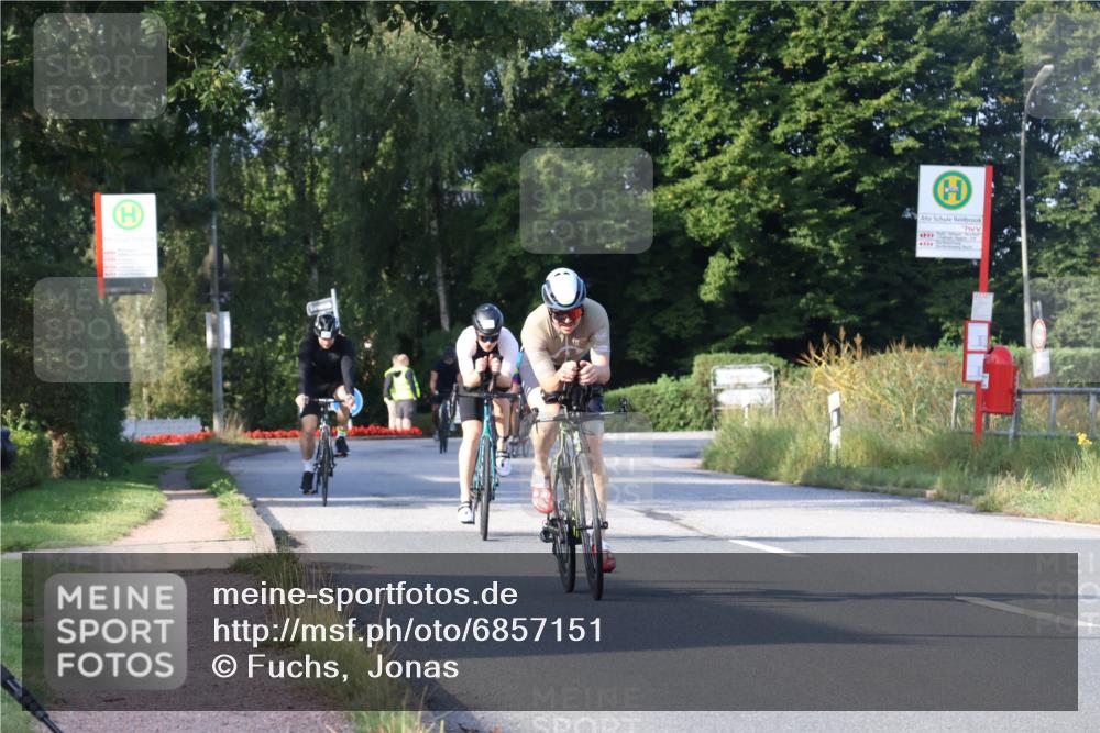 25.08.2024 - Elbe Triathlon Hamburg Fuchs,  Jonas http://msf.ph/oto/6857151 25.08.2024 09:20:54 Radfahren 424, 100, 203, 1850, 89, 399 meine-sportfotos.de