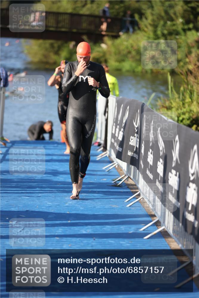 25.08.2024 - Elbe Triathlon Hamburg H.Heesch http://msf.ph/oto/6857157 25.08.2024 09:06:06 Schwimmen 312, 323 meine-sportfotos.de