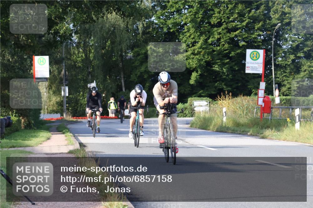 25.08.2024 - Elbe Triathlon Hamburg Fuchs,  Jonas http://msf.ph/oto/6857158 25.08.2024 09:20:54 Radfahren 424, 100, 203, 1850, 89, 399 meine-sportfotos.de
