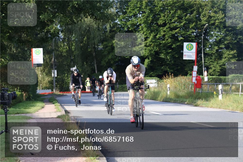 25.08.2024 - Elbe Triathlon Hamburg Fuchs,  Jonas http://msf.ph/oto/6857168 25.08.2024 09:20:55 Radfahren 100, 203, 1850, 89, 399 meine-sportfotos.de