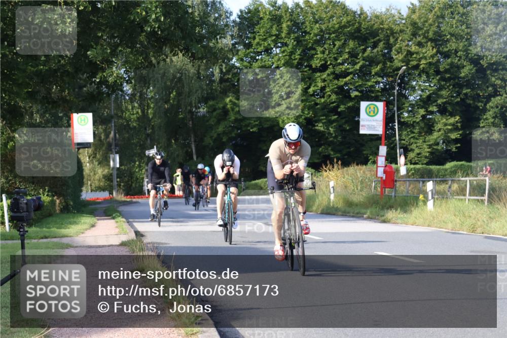 25.08.2024 - Elbe Triathlon Hamburg Fuchs,  Jonas http://msf.ph/oto/6857173 25.08.2024 09:20:55 Radfahren 100, 203, 1850, 89, 399 meine-sportfotos.de