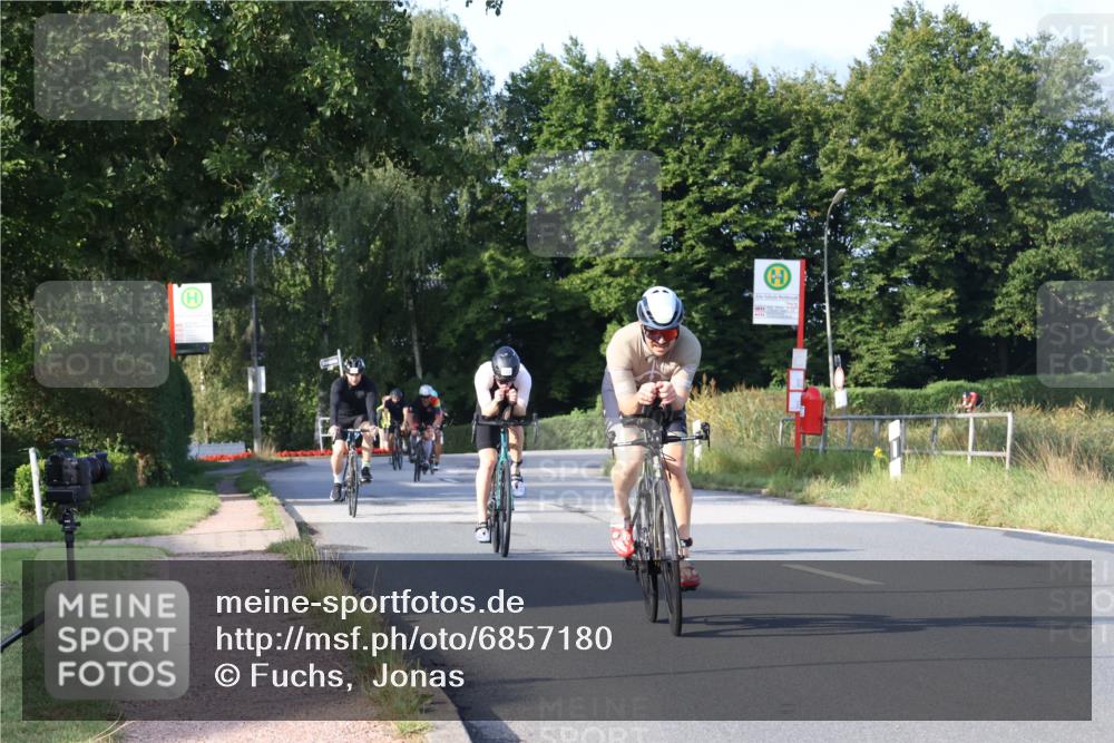 25.08.2024 - Elbe Triathlon Hamburg Fuchs,  Jonas http://msf.ph/oto/6857180 25.08.2024 09:20:55 Radfahren 100, 203, 1850, 89, 399 meine-sportfotos.de