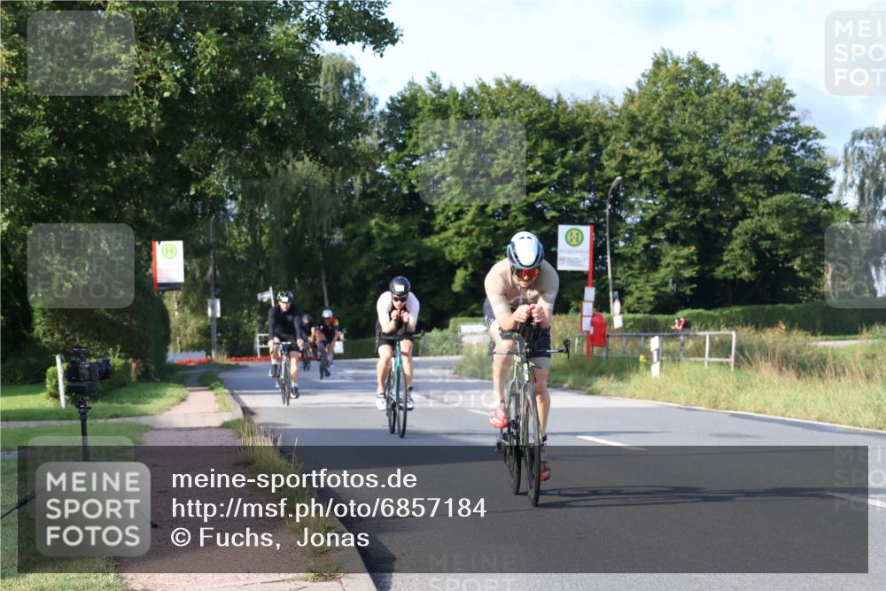 25.08.2024 - Elbe Triathlon Hamburg Fuchs,  Jonas http://msf.ph/oto/6857184 25.08.2024 09:20:55 Radfahren 100, 203, 1850, 89, 399 meine-sportfotos.de