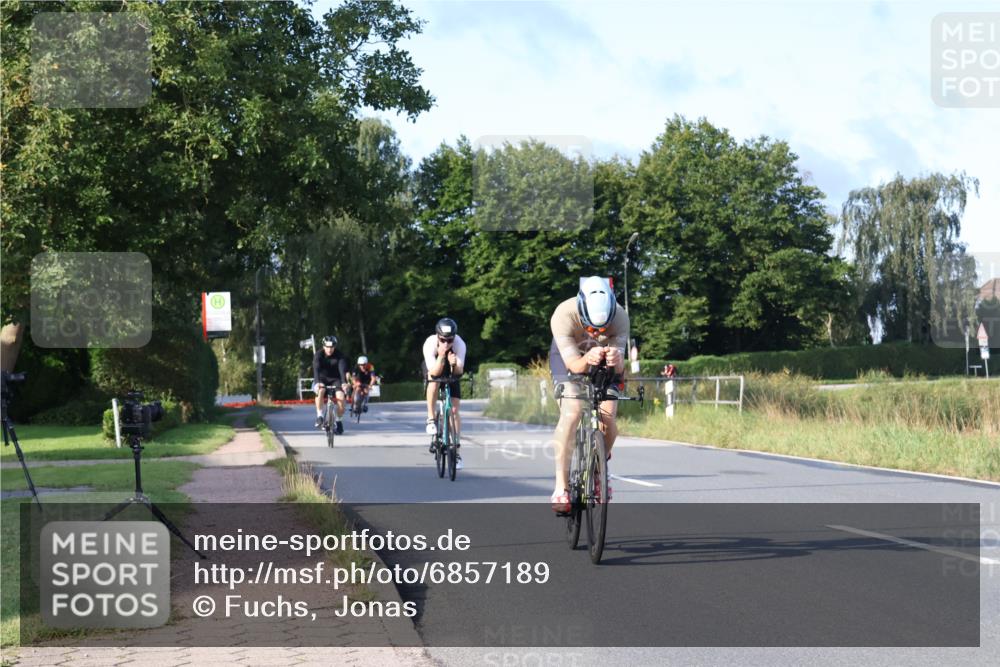 25.08.2024 - Elbe Triathlon Hamburg Fuchs,  Jonas http://msf.ph/oto/6857189 25.08.2024 09:20:55 Radfahren 100, 203, 1850, 89, 399 meine-sportfotos.de