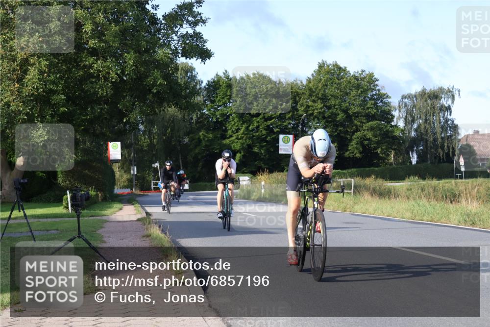 25.08.2024 - Elbe Triathlon Hamburg Fuchs,  Jonas http://msf.ph/oto/6857196 25.08.2024 09:20:55 Radfahren 100, 203, 1850, 89, 399 meine-sportfotos.de