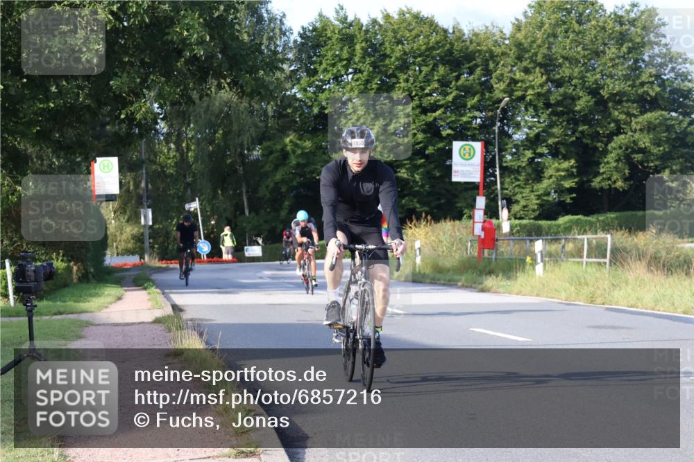 25.08.2024 - Elbe Triathlon Hamburg Fuchs,  Jonas http://msf.ph/oto/6857216 25.08.2024 09:20:58 Radfahren 100, 203, 1850, 89, 399, 267, 79 meine-sportfotos.de
