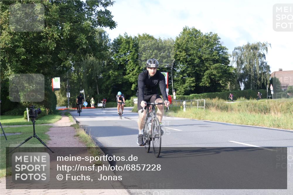 25.08.2024 - Elbe Triathlon Hamburg Fuchs,  Jonas http://msf.ph/oto/6857228 25.08.2024 09:20:58 Radfahren 100, 203, 1850, 89, 399, 267, 79 meine-sportfotos.de