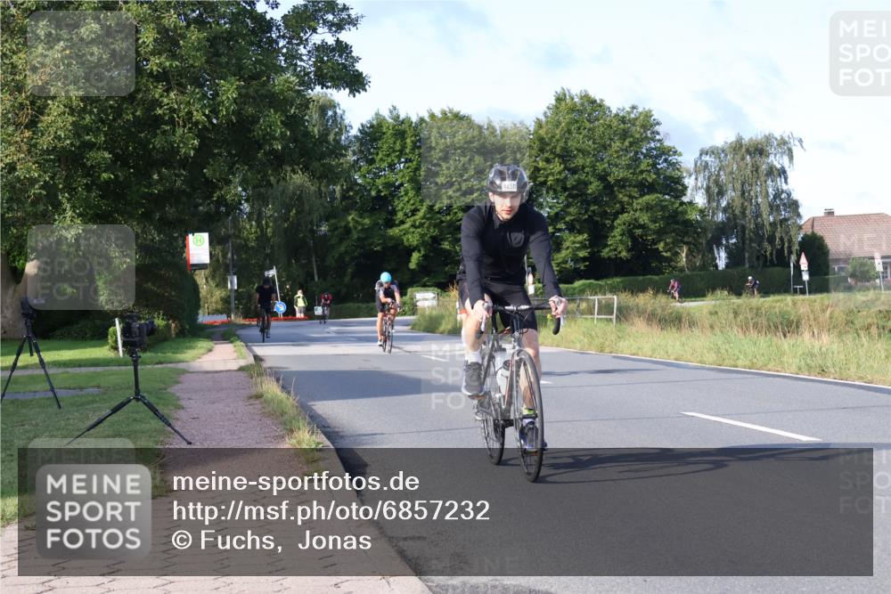 25.08.2024 - Elbe Triathlon Hamburg Fuchs,  Jonas http://msf.ph/oto/6857232 25.08.2024 09:20:58 Radfahren 100, 203, 1850, 89, 399, 267, 79 meine-sportfotos.de