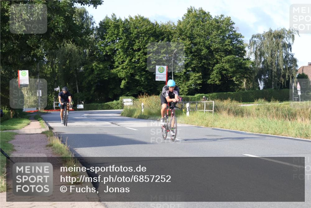 25.08.2024 - Elbe Triathlon Hamburg Fuchs,  Jonas http://msf.ph/oto/6857252 25.08.2024 09:20:59 Radfahren 100, 203, 1850, 89, 399, 267, 79 meine-sportfotos.de