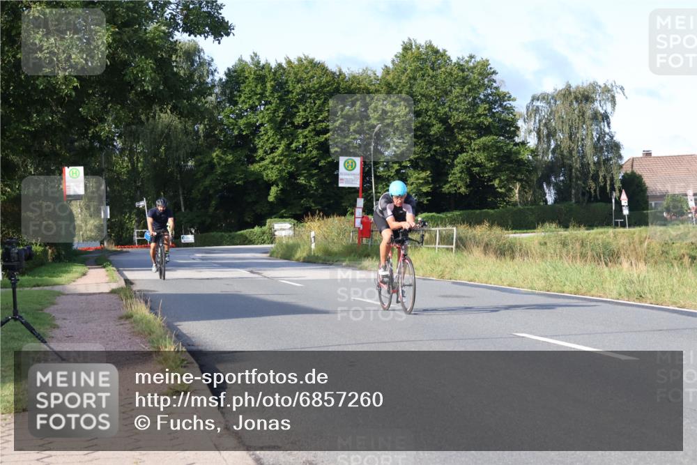 25.08.2024 - Elbe Triathlon Hamburg Fuchs,  Jonas http://msf.ph/oto/6857260 25.08.2024 09:21:00 Radfahren 100, 203, 1850, 89, 399, 267, 79 meine-sportfotos.de