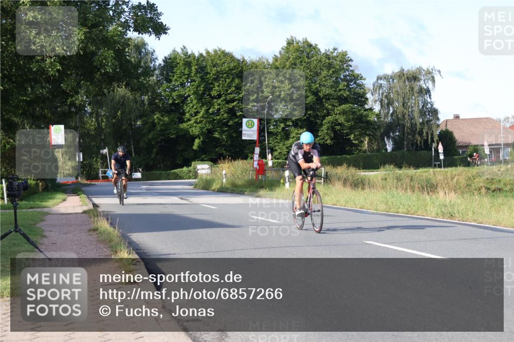 25.08.2024 - Elbe Triathlon Hamburg Fuchs,  Jonas http://msf.ph/oto/6857266 25.08.2024 09:21:00 Radfahren 100, 203, 1850, 89, 399, 267, 79 meine-sportfotos.de