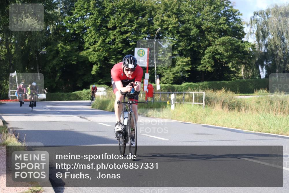 25.08.2024 - Elbe Triathlon Hamburg Fuchs,  Jonas http://msf.ph/oto/6857331 25.08.2024 09:21:04 Radfahren 1850, 89, 399, 267, 79, 39, 81 meine-sportfotos.de