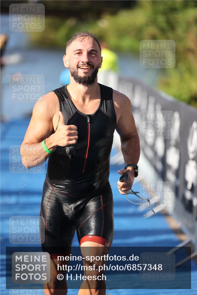 25.08.2024 - Elbe Triathlon Hamburg H.Heesch http://msf.ph/oto/6857348 25.08.2024 09:06:12 Schwimmen 312, 323 meine-sportfotos.de