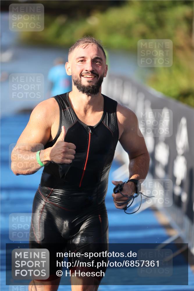 25.08.2024 - Elbe Triathlon Hamburg H.Heesch http://msf.ph/oto/6857361 25.08.2024 09:06:12 Schwimmen 312, 323 meine-sportfotos.de