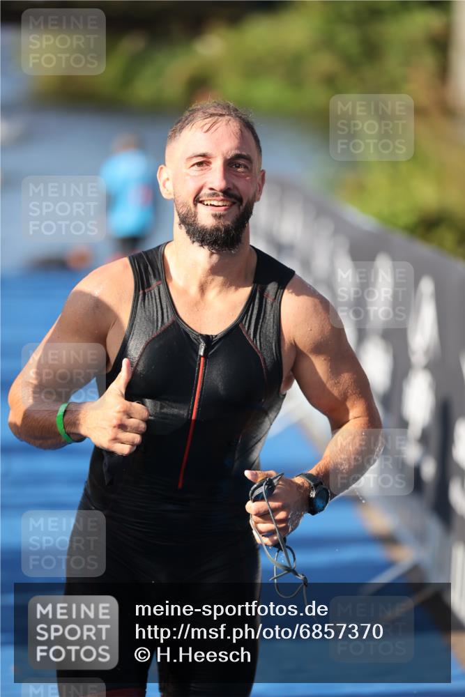 25.08.2024 - Elbe Triathlon Hamburg H.Heesch http://msf.ph/oto/6857370 25.08.2024 09:06:12 Schwimmen 312, 323 meine-sportfotos.de