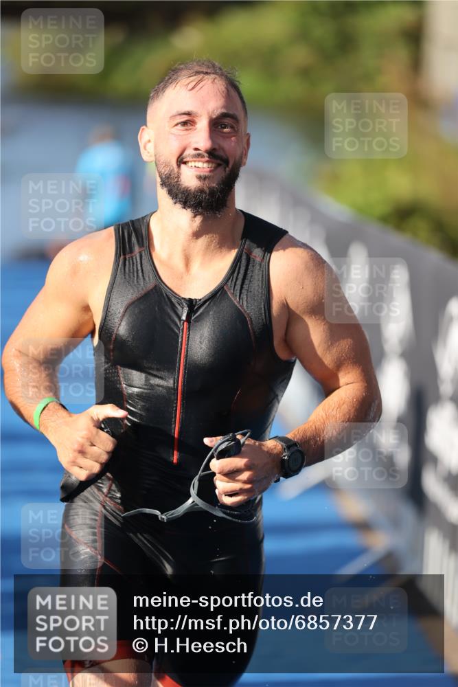 25.08.2024 - Elbe Triathlon Hamburg H.Heesch http://msf.ph/oto/6857377 25.08.2024 09:06:12 Schwimmen 312, 323 meine-sportfotos.de