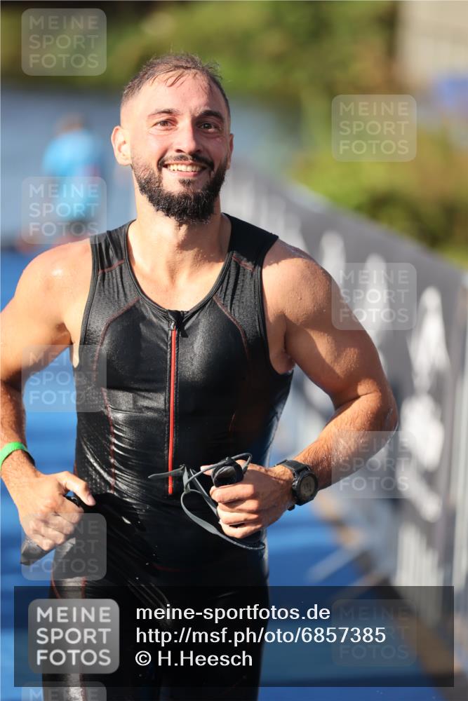 25.08.2024 - Elbe Triathlon Hamburg H.Heesch http://msf.ph/oto/6857385 25.08.2024 09:06:12 Schwimmen 312, 323 meine-sportfotos.de