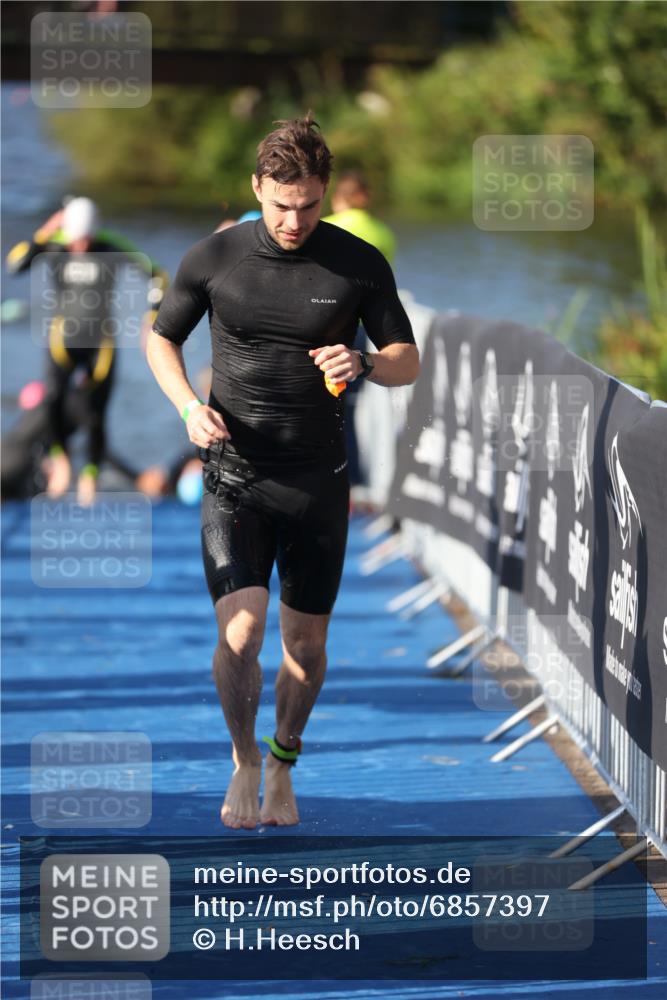 25.08.2024 - Elbe Triathlon Hamburg H.Heesch http://msf.ph/oto/6857397 25.08.2024 09:06:36 Schwimmen 254, 277, 403, 442, 1850 meine-sportfotos.de