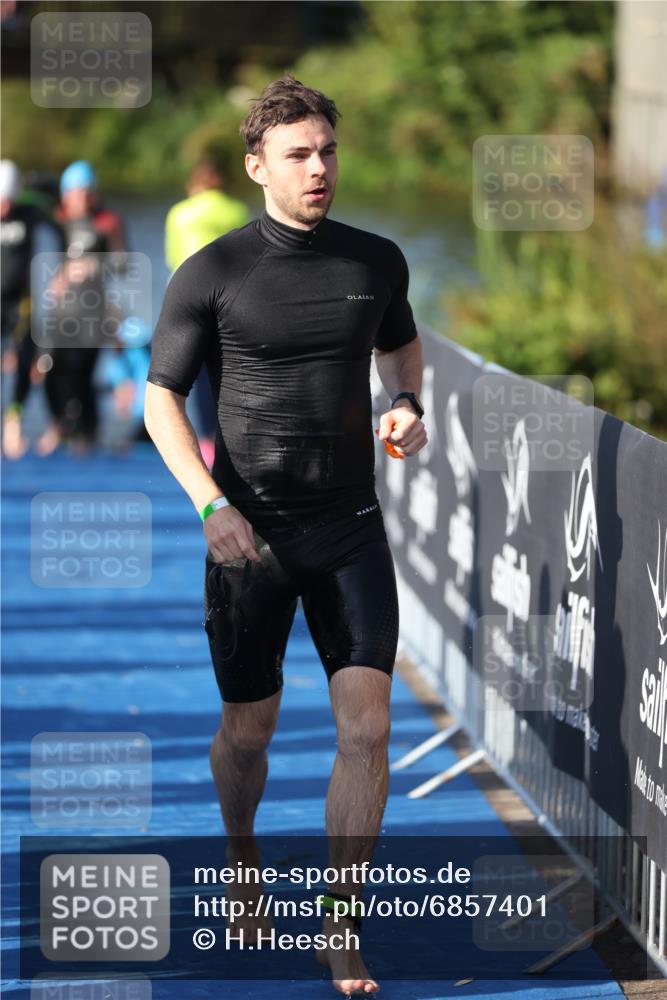 25.08.2024 - Elbe Triathlon Hamburg H.Heesch http://msf.ph/oto/6857401 25.08.2024 09:06:37 Schwimmen 254, 277, 403, 442, 1850 meine-sportfotos.de