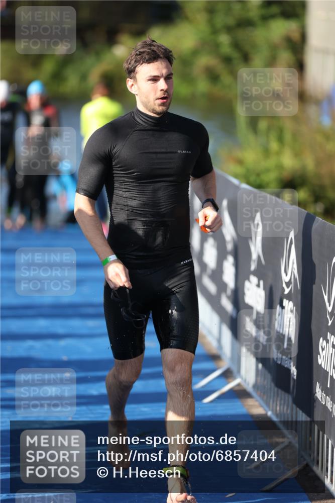 25.08.2024 - Elbe Triathlon Hamburg H.Heesch http://msf.ph/oto/6857404 25.08.2024 09:06:37 Schwimmen 254, 277, 403, 442, 1850 meine-sportfotos.de